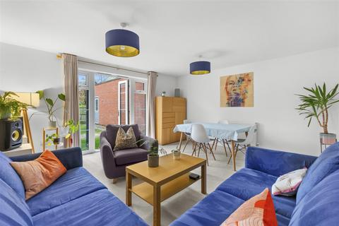 4 bedroom semi-detached house for sale, Doolittle Avenue, High Wycombe HP11