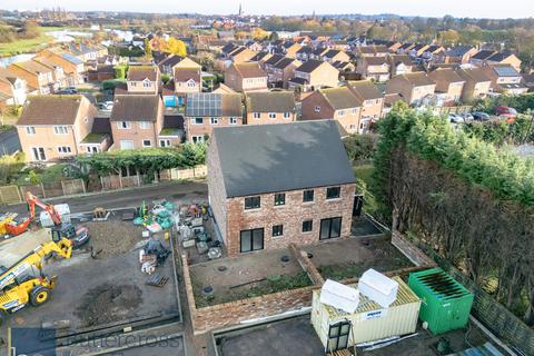 3 bedroom semi-detached house for sale, Mills Drive, Farndon Road, Newark