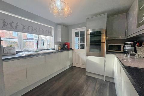 4 bedroom detached house for sale, Dale Close, Toddington, LU5 6EP