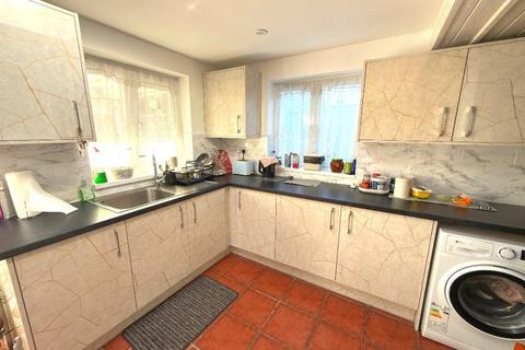 undefined, L&D Borders, Luton LU4