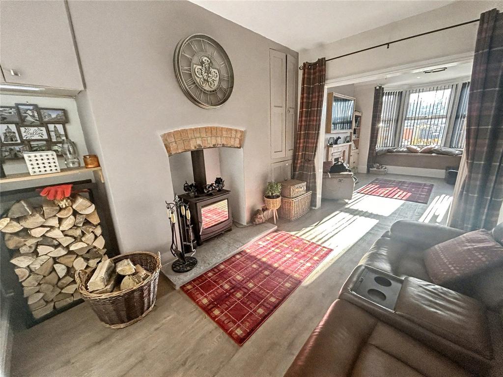 Snug/Dining Room