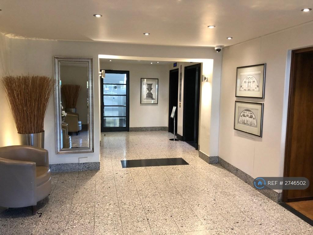Reception/Lifts