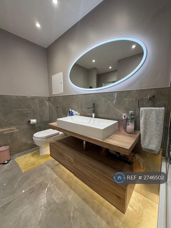 En Suite Bathroom