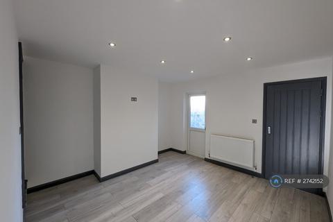 3 bedroom terraced house to rent, Castle Street, Chesterton, Newcastle-Under-Lyme, ST5