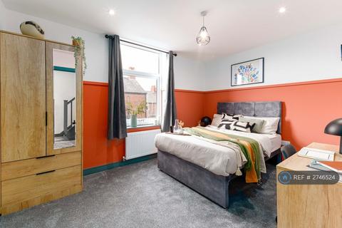 1 bedroom in a house share to rent, Station Road, Reddish, Stockport, SK5