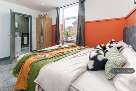 1 bedroom in a house share to rent, Station Road, Reddish, Stockport, SK5