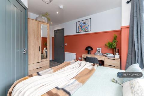 1 bedroom in a house share to rent, Station Road, Reddish, Stockport, SK5