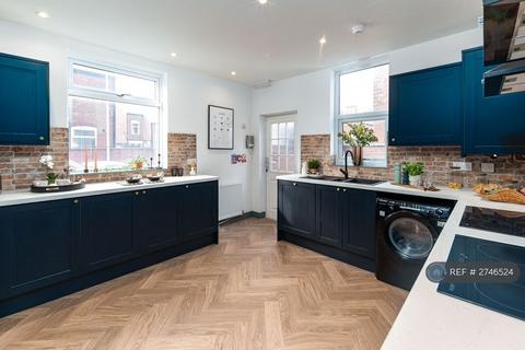 1 bedroom in a house share to rent, Station Road, Reddish, Stockport, SK5