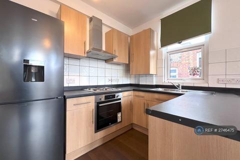 Studio to rent, Arcadian Gardens, London, N22