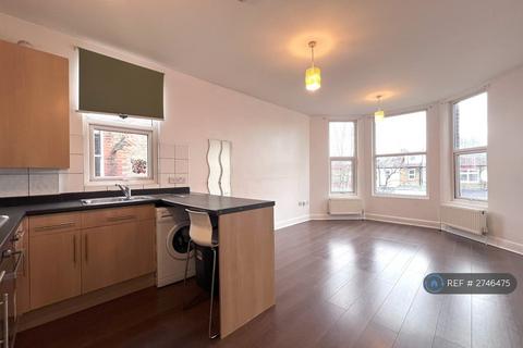 Studio to rent, Arcadian Gardens, London, N22
