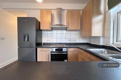 Studio to rent, Arcadian Gardens, London, N22