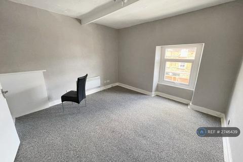 2 bedroom flat to rent, High Street, Stonehouse, GL10