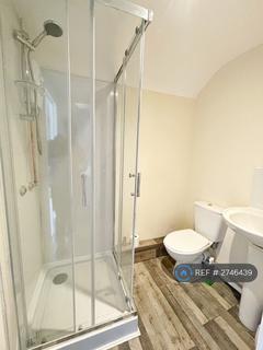 2 bedroom flat to rent, High Street, Stonehouse, GL10