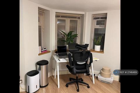Studio to rent, Holmdale Road, London, NW6