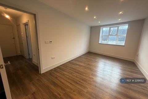 1 bedroom flat to rent, Magpie Hall Road, Chatham, ME4