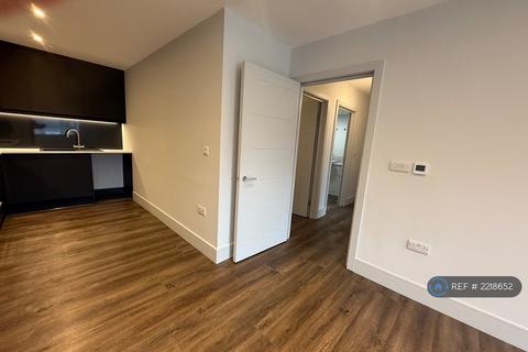 1 bedroom flat to rent, Magpie Hall Road, Chatham, ME4
