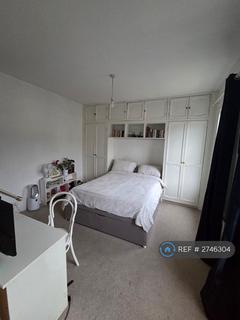 1 bedroom in a house share to rent, Hardy Road, London, SW19
