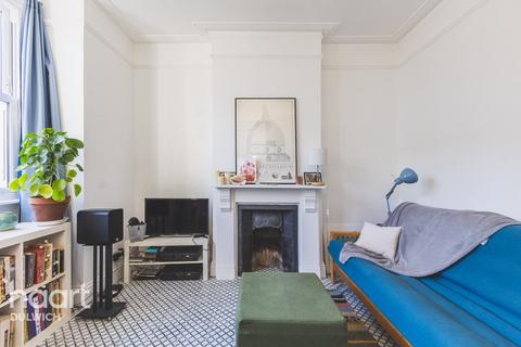 2 bedroom flat for sale, Dunstans Road, London