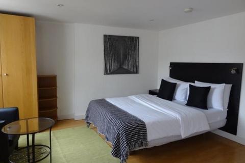 Studio to rent, Cartwright Gardens, London WC1H