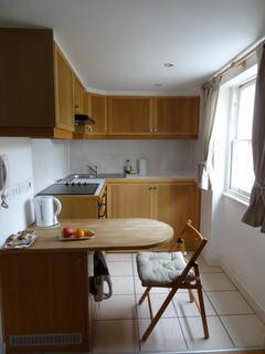 Studio to rent, Cartwright Gardens, London WC1H
