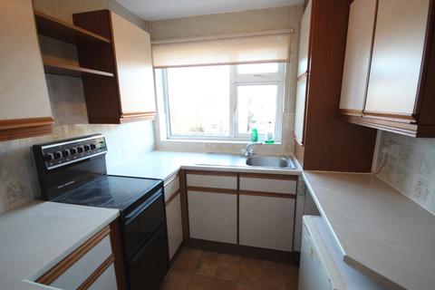 2 bedroom semi-detached house to rent, Heywood Drive, Luton LU2