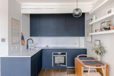 2 bedroom apartment for sale, Cleveland Street, London W1T