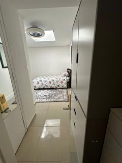 Studio to rent, 372e Cricklewood Lane, Willesden NW2
