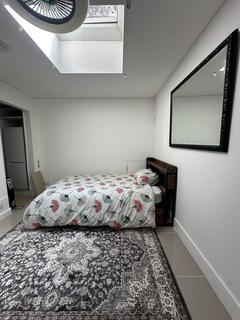 Studio to rent, 372e Cricklewood Lane, Willesden NW2