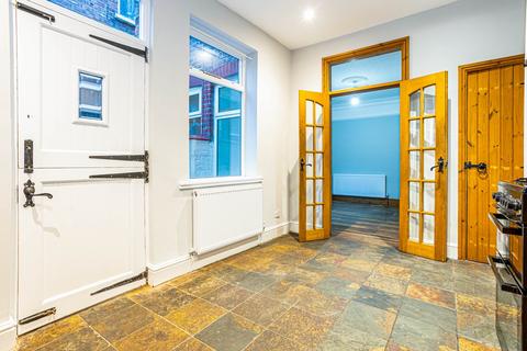 3 bedroom terraced house to rent, Gorse Street, Stretford, Manchester, M32