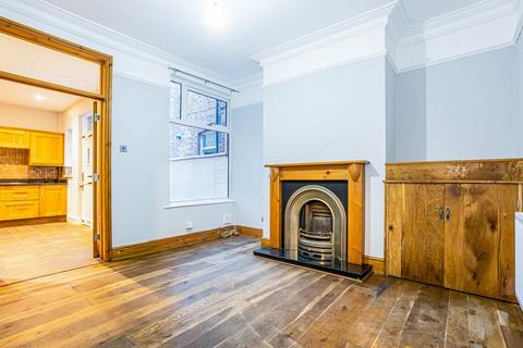 3 bedroom terraced house to rent, Gorse Street, Stretford, Manchester, M32