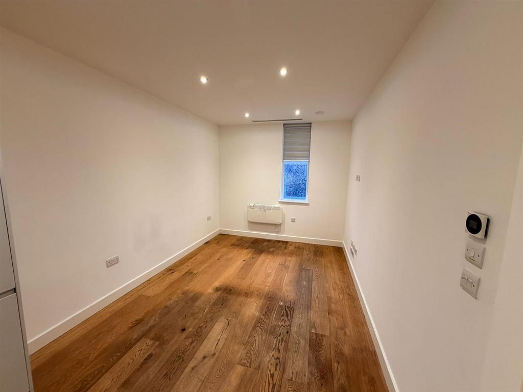 Flat 36 3 Vista Court lll.jpg