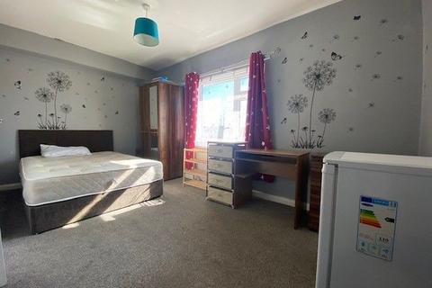 1 bedroom in a house share to rent, Room 4, Carr House Road