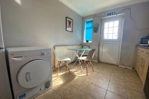1 bedroom in a house share to rent, Room 4, Carr House Road