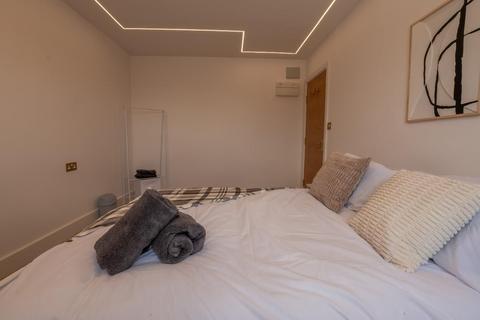2 bedroom flat to rent, Alma court, Harrow