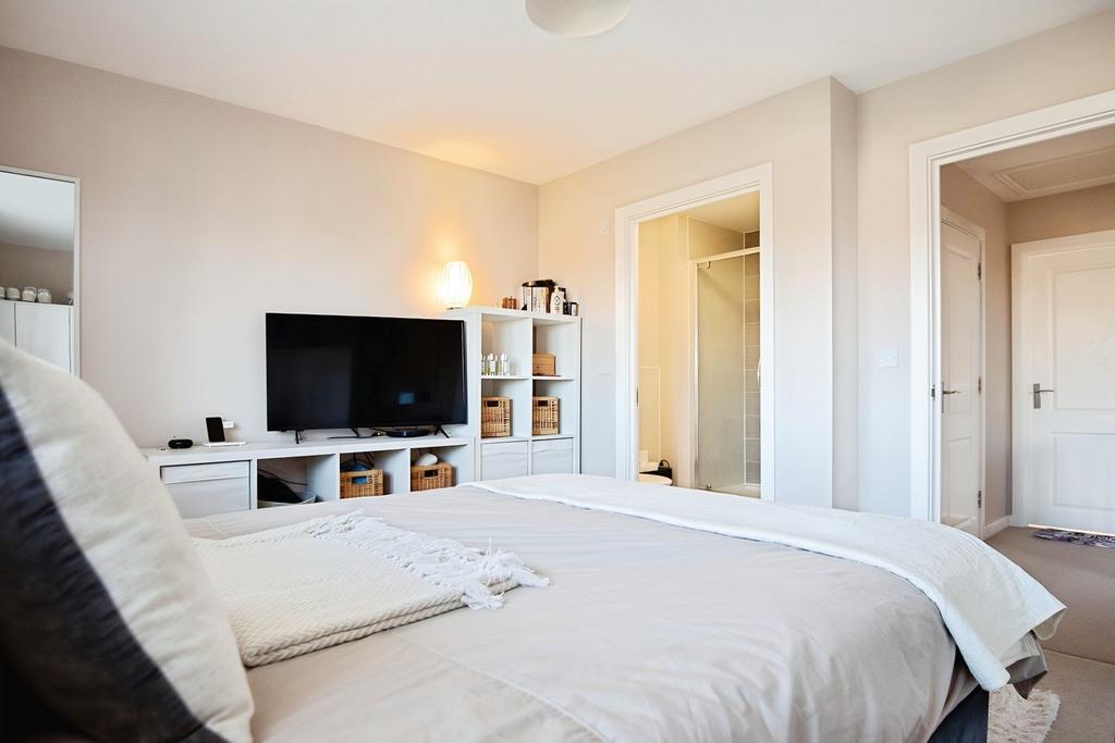 Principal Bedroom &amp; En suite