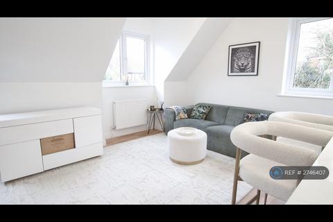 1 bedroom flat to rent, Station Road, Wokingham, RG40