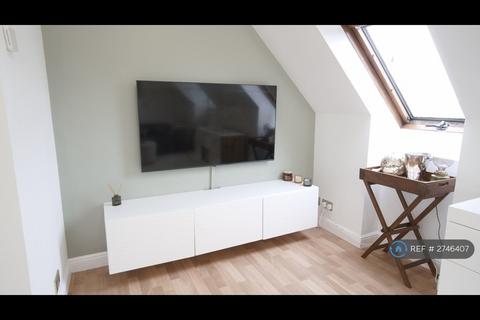 1 bedroom flat to rent, Station Road, Wokingham, RG40