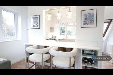 1 bedroom flat to rent, Station Road, Wokingham, RG40