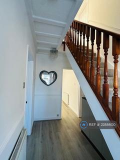 4 bedroom detached house to rent, Westfield Road, Woking, GU22