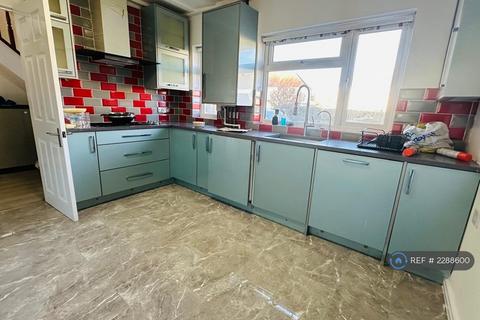 4 bedroom detached house to rent, Westfield Road, Woking, GU22
