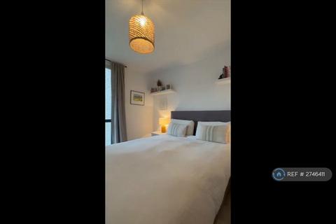 1 bedroom in a flat share to rent, Yorks House, London, SW9