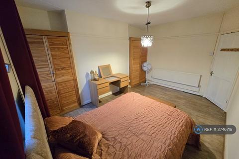 1 bedroom in a flat share to rent, Shelley House, London, E2