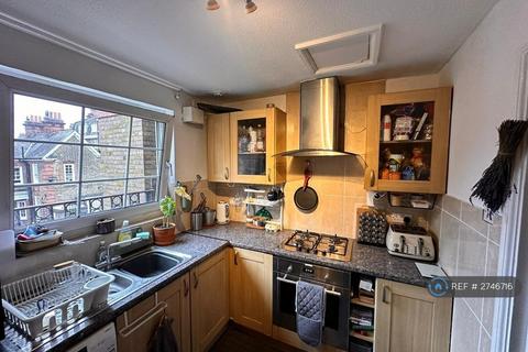1 bedroom in a flat share to rent, Shelley House, London, E2
