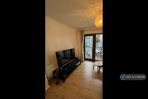 2 bedroom flat to rent, Gartlet Road, Watford, WD17