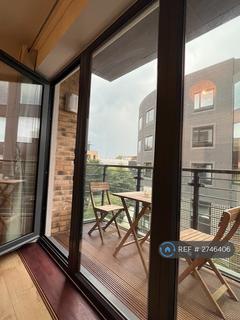 2 bedroom flat to rent, Gartlet Road, Watford, WD17