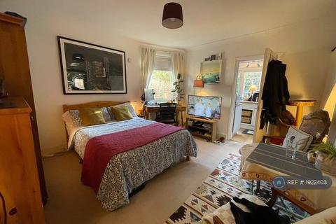 Sternhold Avenue, London, SW2