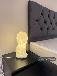 2 bedroom flat to rent, Fountain Parkway, London, W12