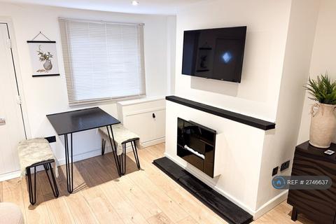 2 bedroom end of terrace house to rent, Birmingham Road, Bromsgrove, B61