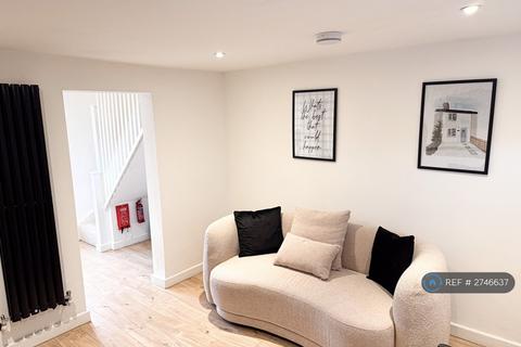 2 bedroom end of terrace house to rent, Birmingham Road, Bromsgrove, B61