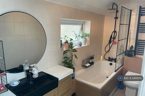 1 bedroom in a house share to rent, Crown Lane, London, SM4